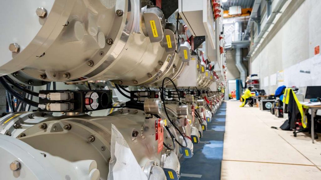 Gasgeïsoleerde schakelinstallatie in hoogspanningsstation Rozenburg-Zuid 150 kV